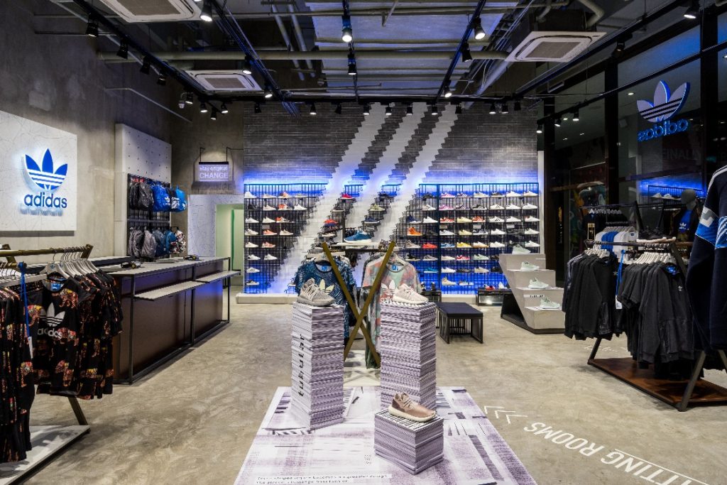 nike uptown mall