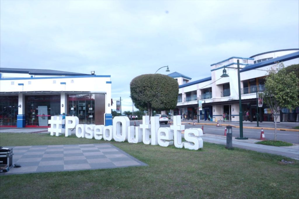 paseo nike outlet store
