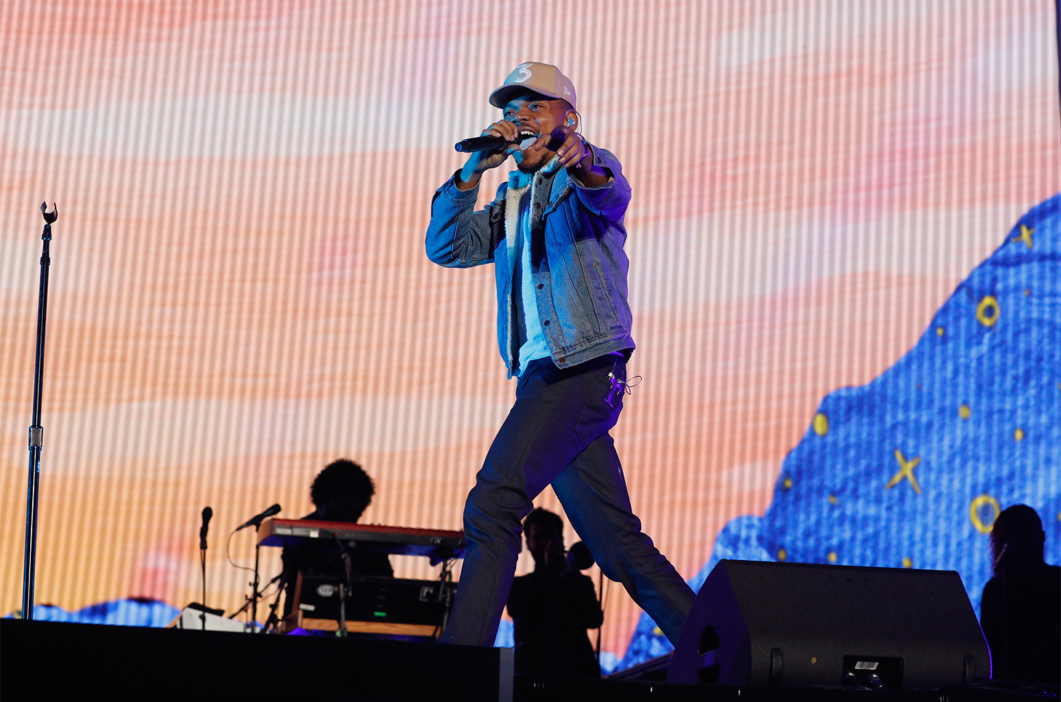 8 Reasons Why You NEED to Watch Chance the Rapper Live - 8List.ph